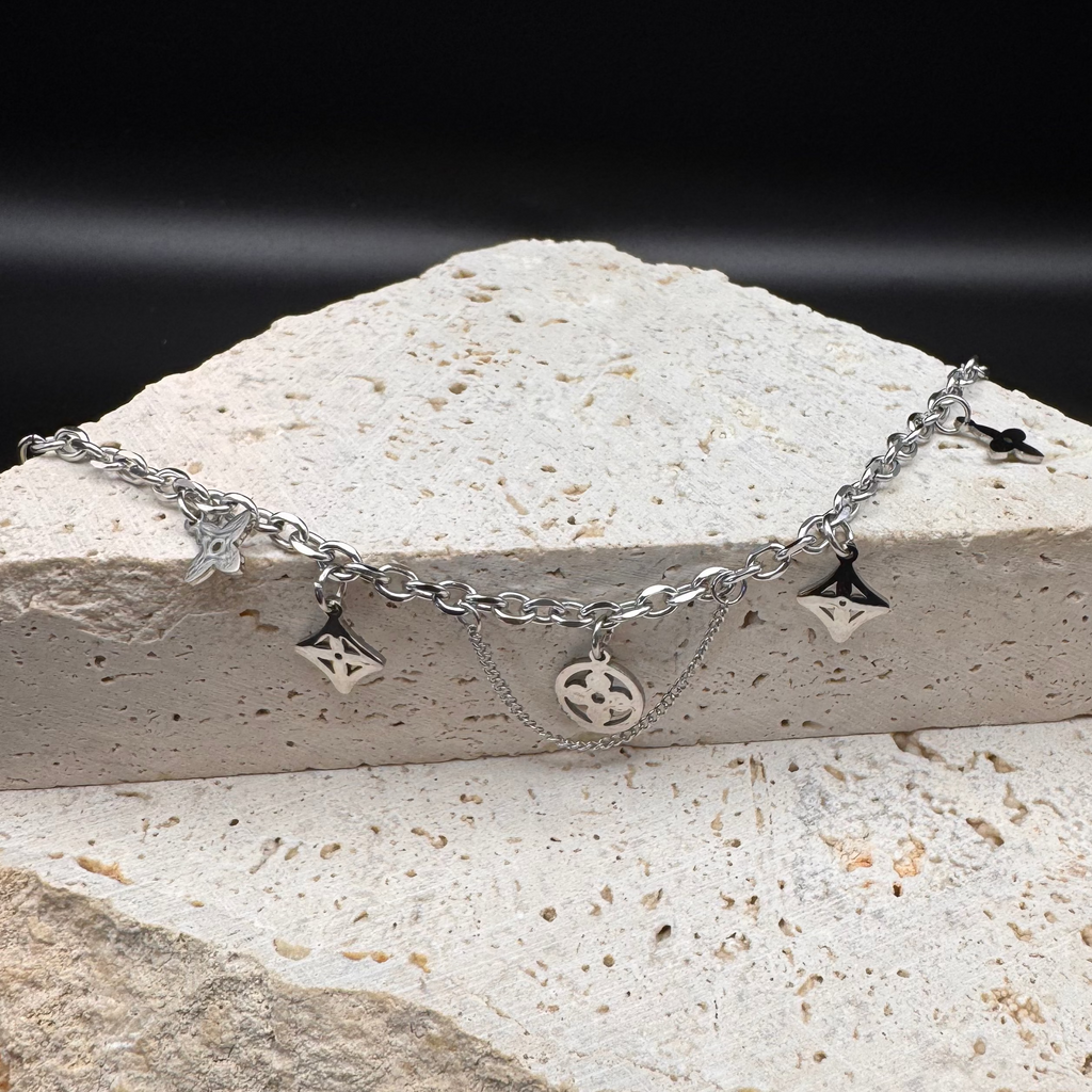 LV Four-Lobed Necklace