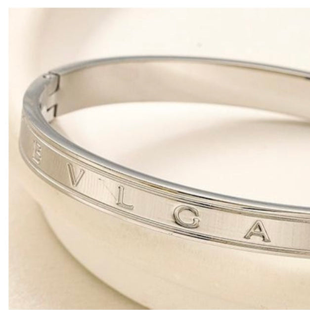 BELLA Gold Bangle