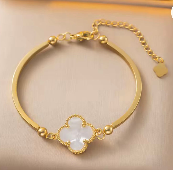 Four-leaf Clover Gold Bangles