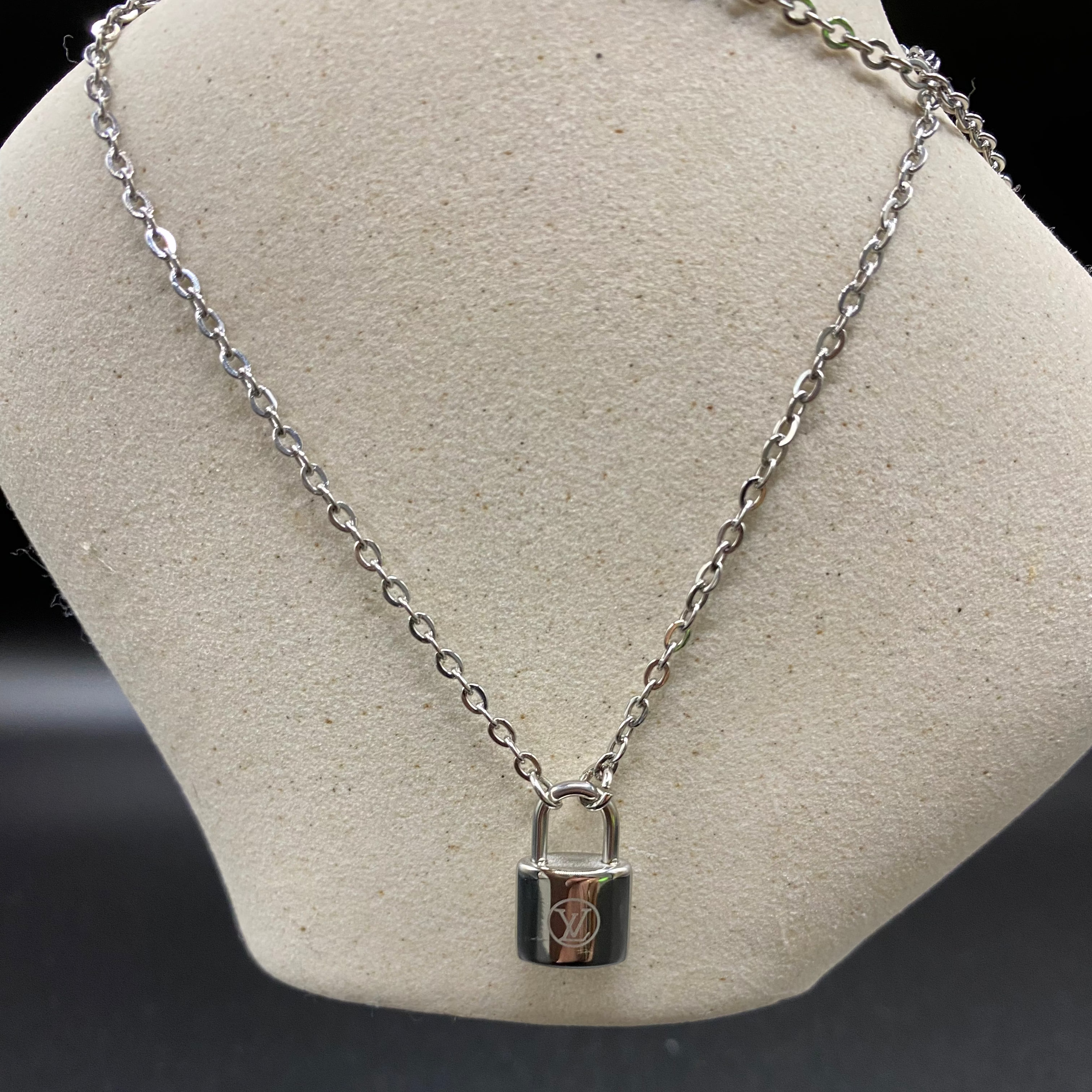 Loui Padlock Chain
