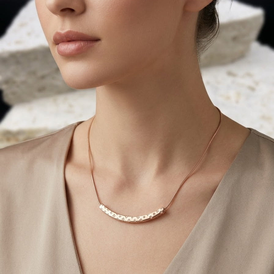 Loui Curved Bar Necklace