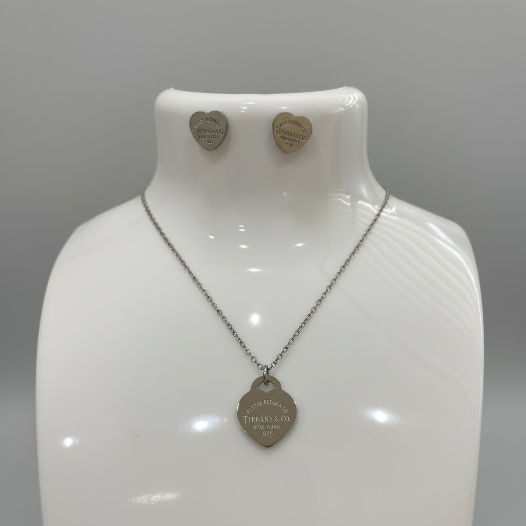 Lotti Love Necklace