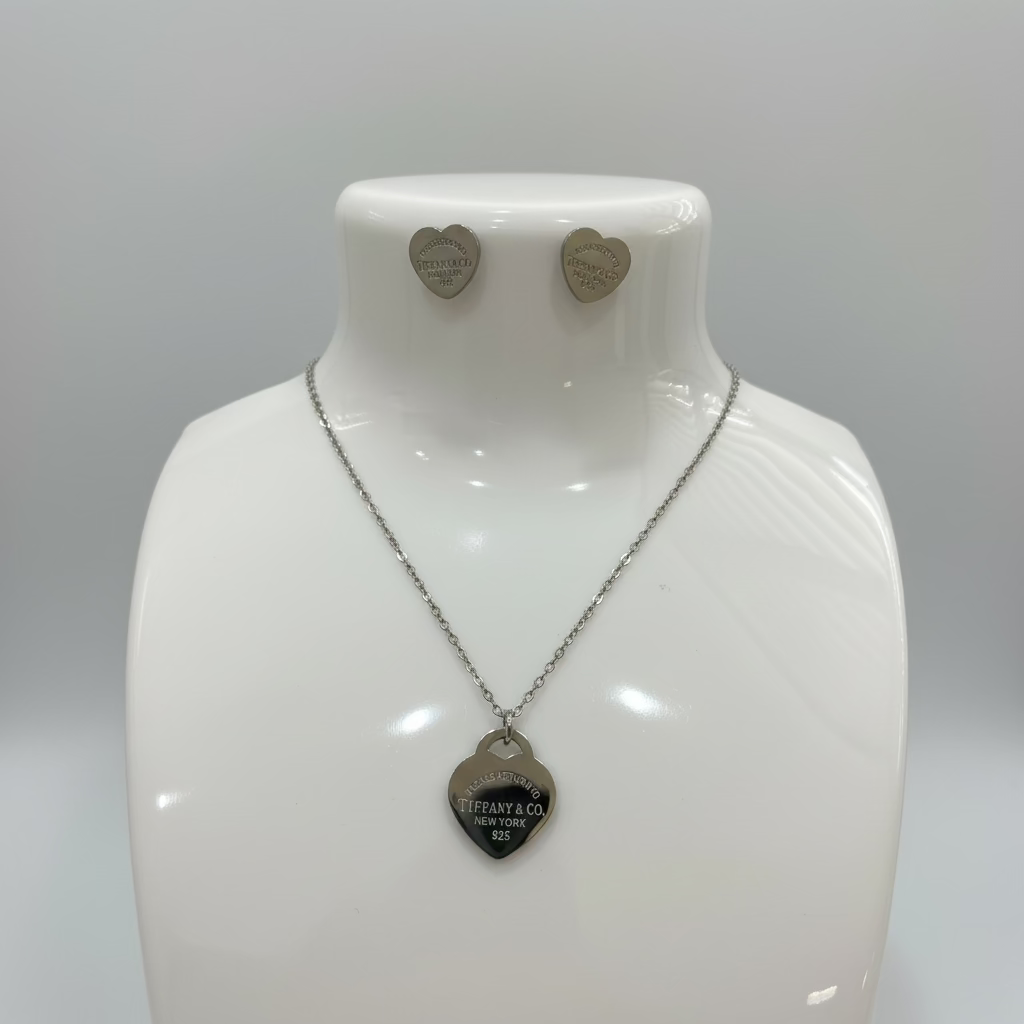 Lotti Love Necklace
